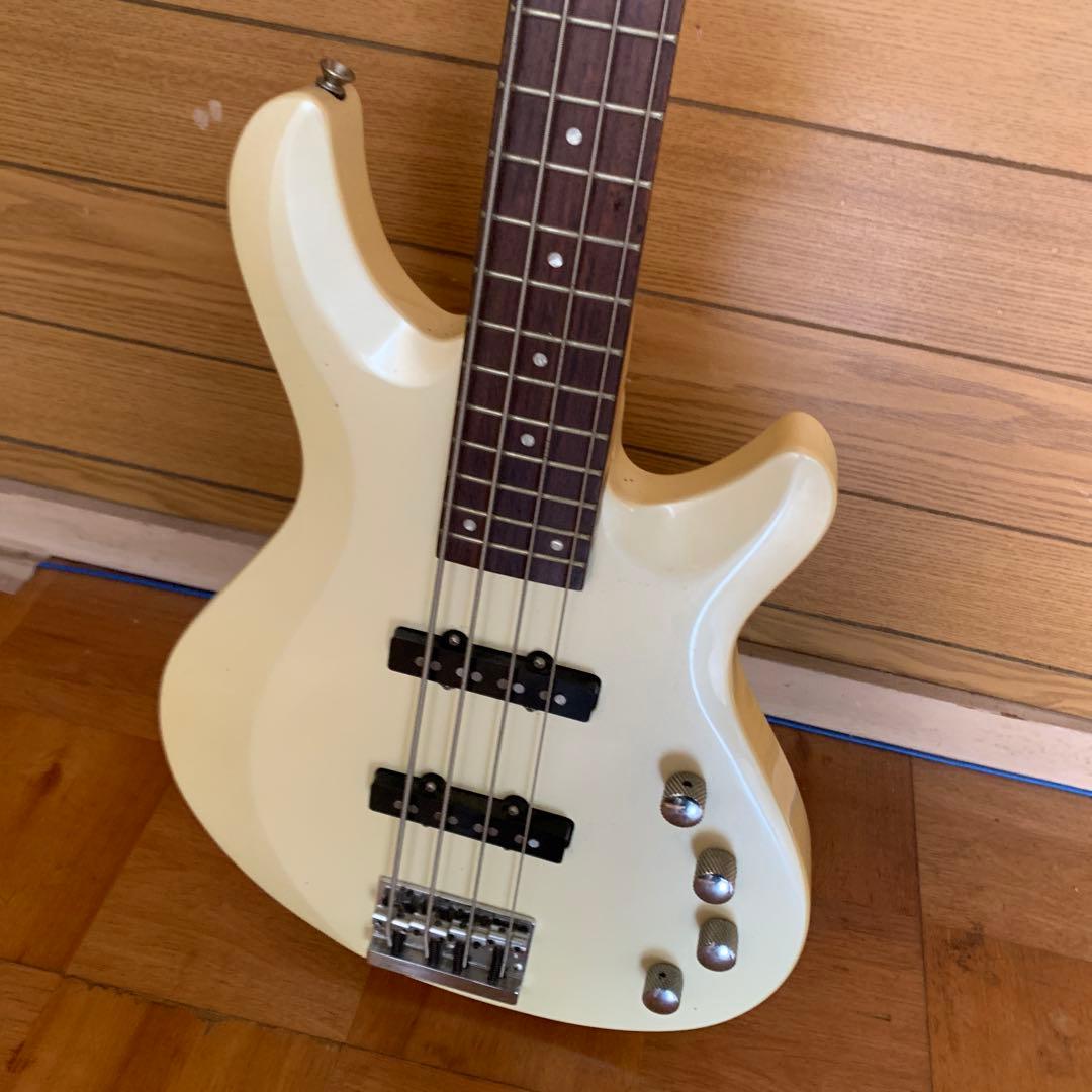 FERNANDES 4弦エレキベース アイボリー
