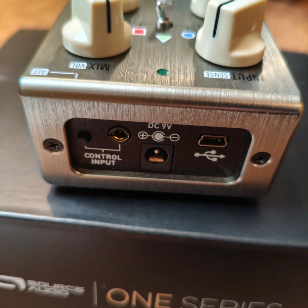 Source Audio C4 シンセサイザーペダル 箱付き