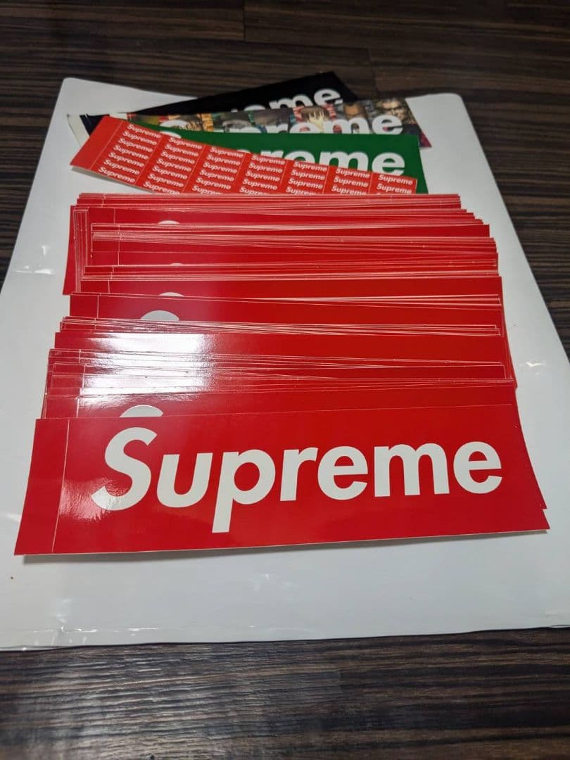 おまけ付きp(^^)q Supreme ボックスロゴステッカー１２０枚