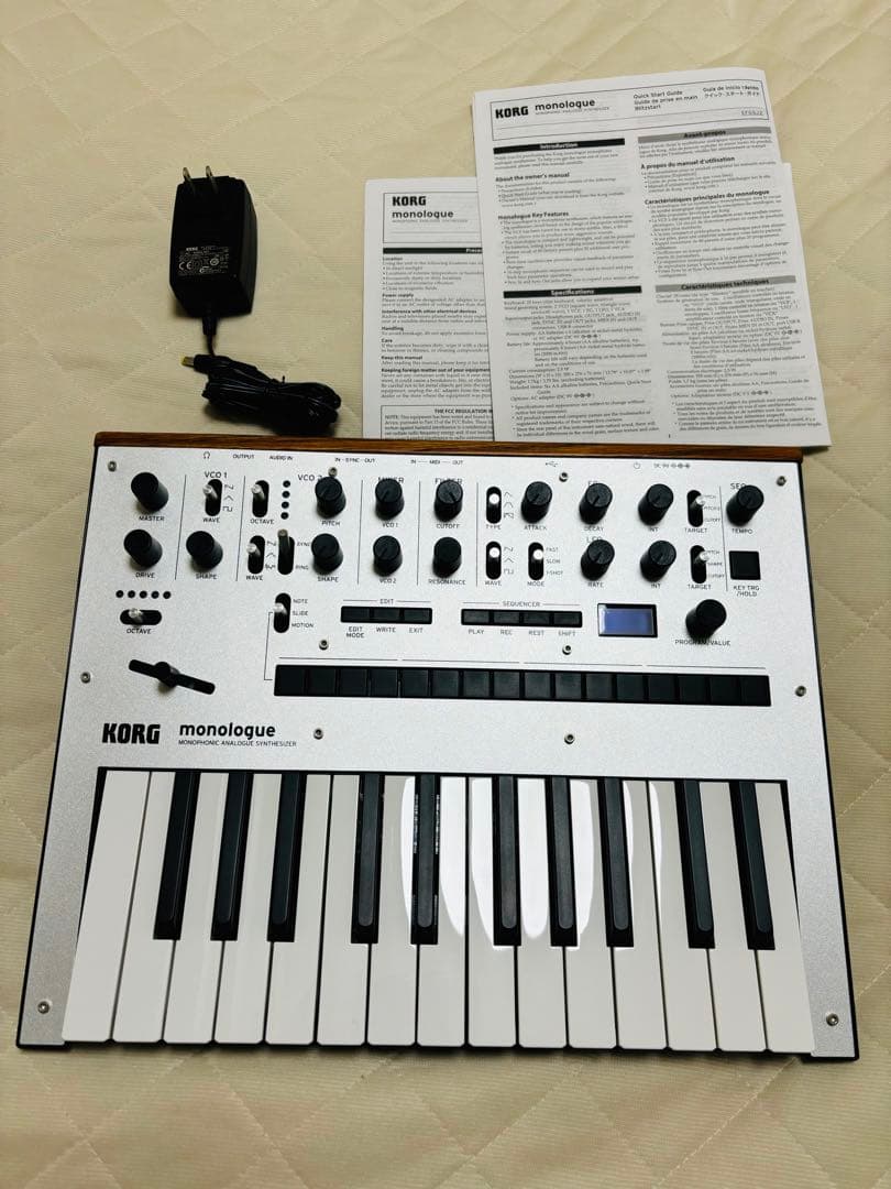 KORG monologue シンセサイザー