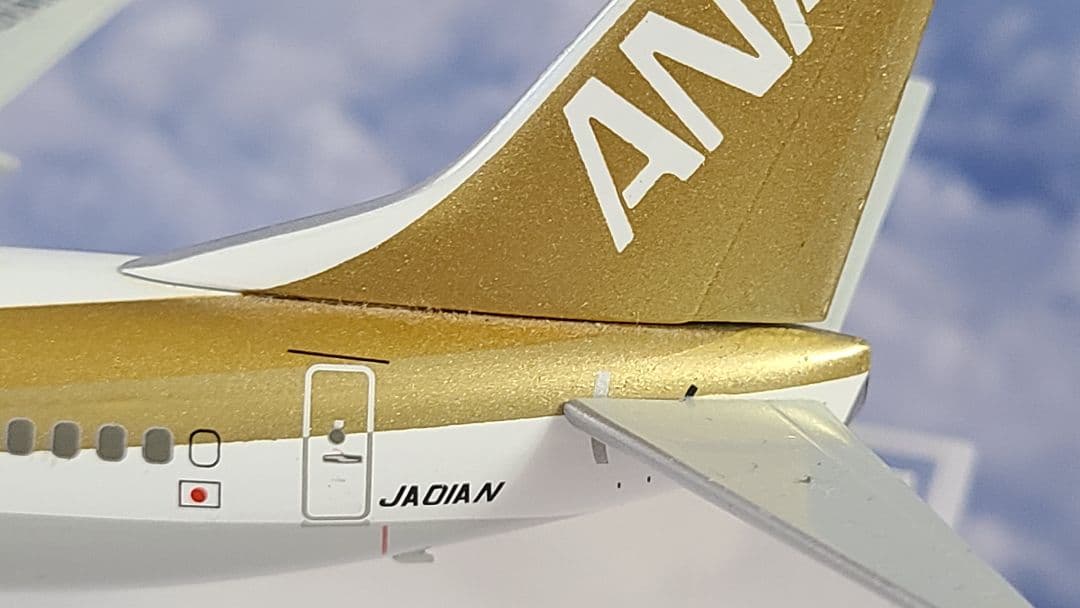 B737-700 ANA ゴールドジェット JA01AN