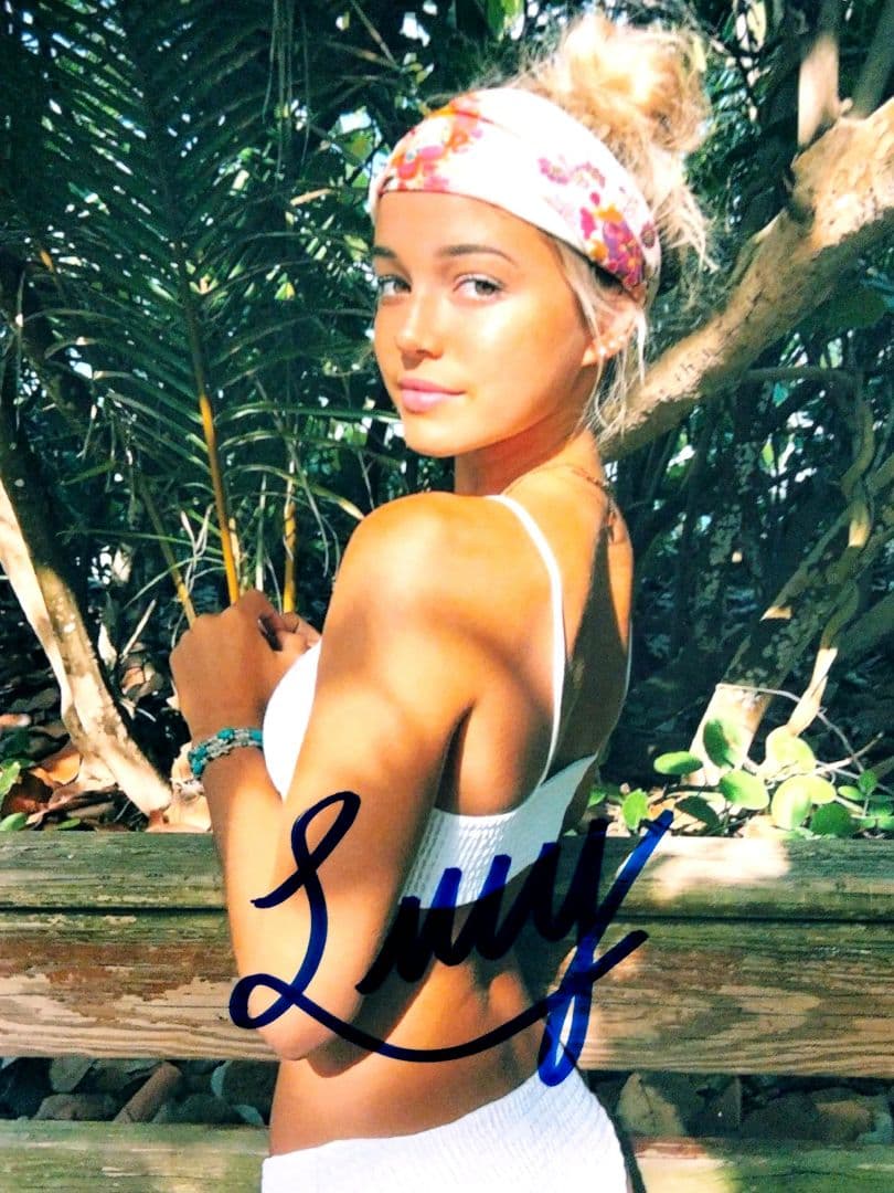 セール中…オリビア・ダン直筆サイン入り2Lサイズ写真…Olivia Dunne