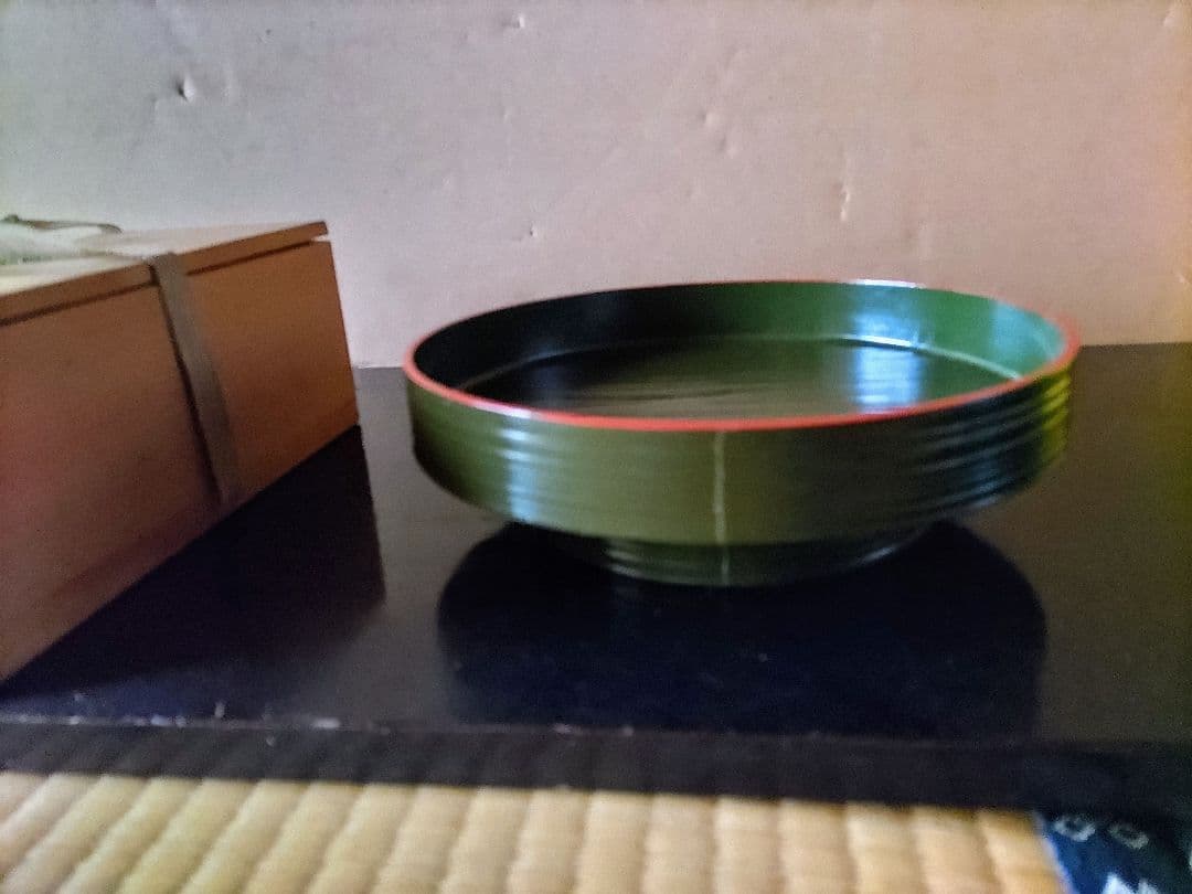 木箱付き漆器 菓子器緑色と黒色