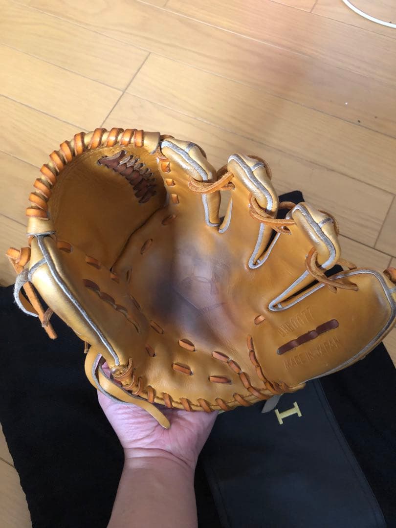 アンダーアーマー　硬式　投手用グラブ