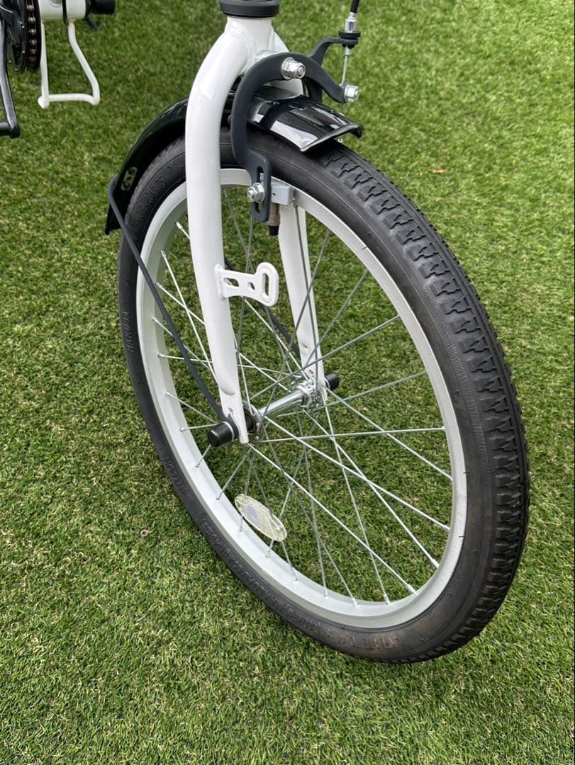 2025年　新品同様　折り畳み自転車　白　ホワイト　綺麗　美品　車載可能　大阪