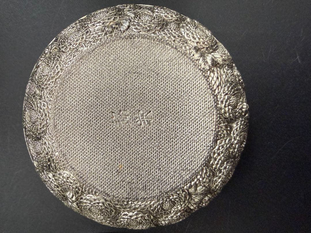 花模様の二重構造容器 99.22g