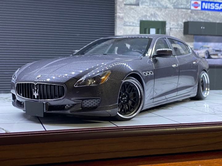 1/18 オートアート マセラティ クワトロポルテ GT S グレー　カスタム