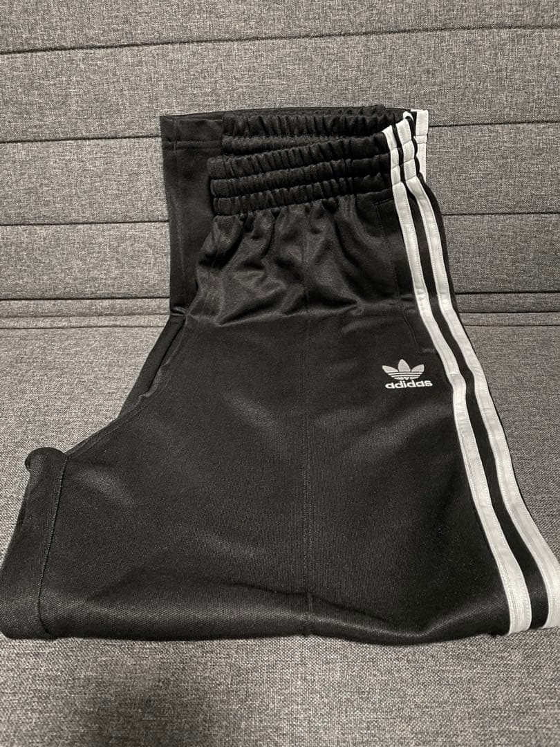 adidas アディカラーバギーフィットファイヤーバードトラックパンツ XS