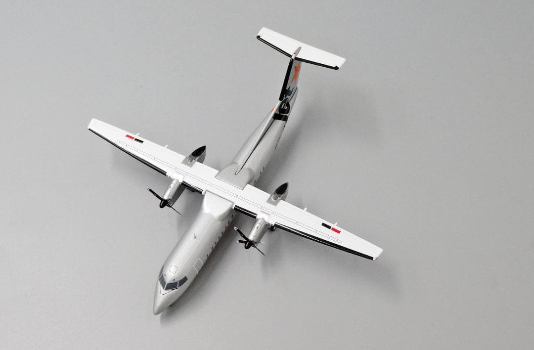 ジェットスター Dash8-Q300 VH-TQM 1/200