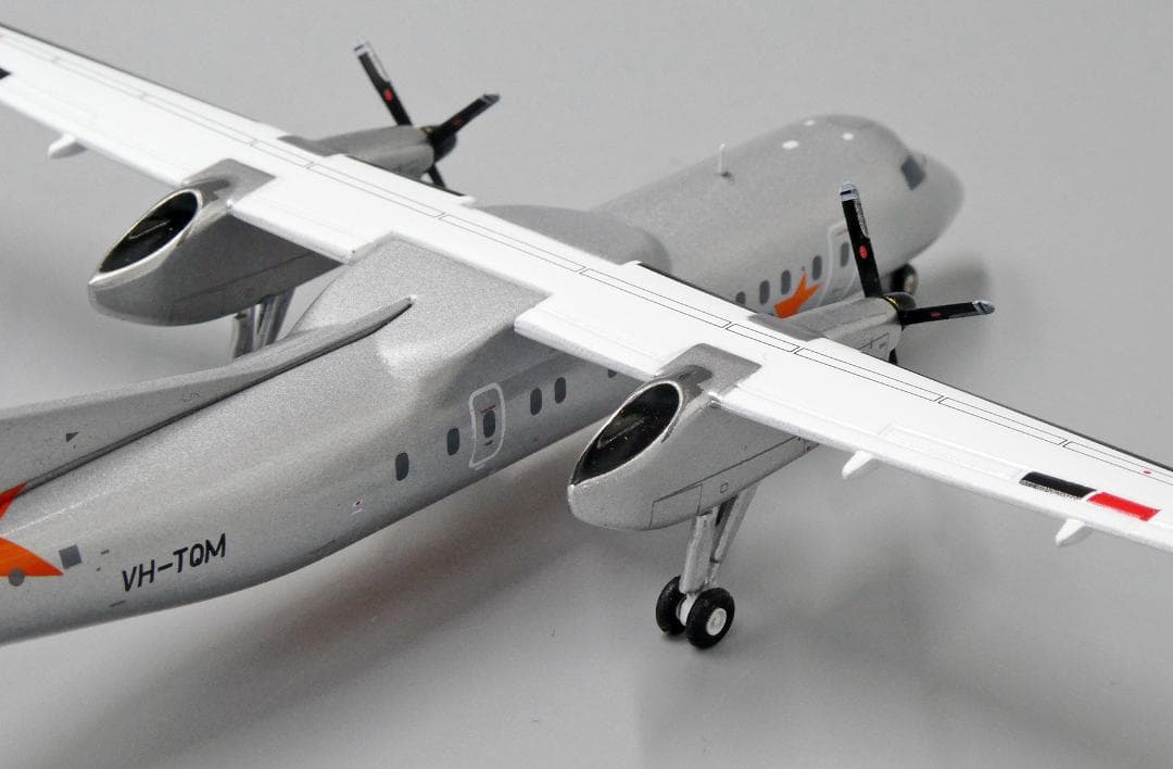 ジェットスター Dash8-Q300 VH-TQM 1/200
