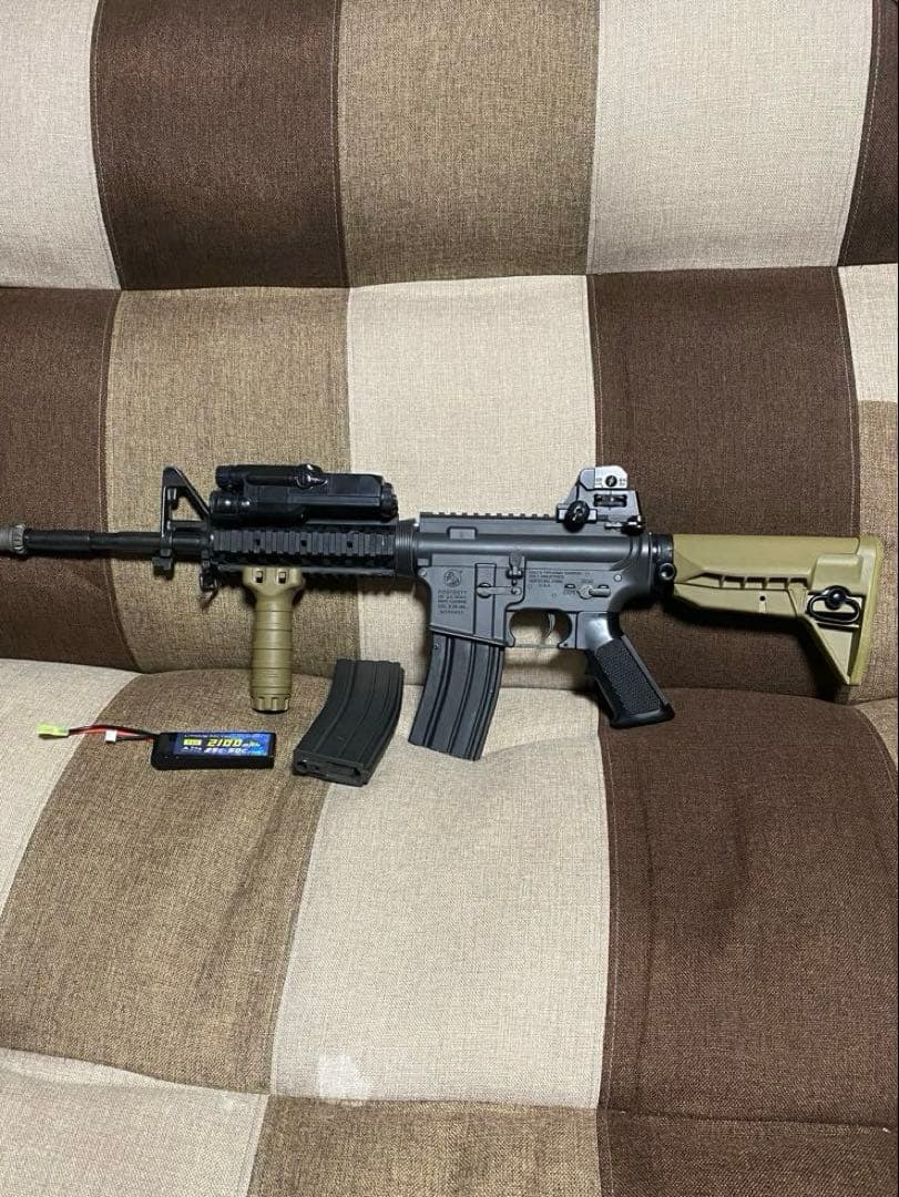 スタンダード電動ガン　M4A1美品　バッテリー、サブマガジンセット