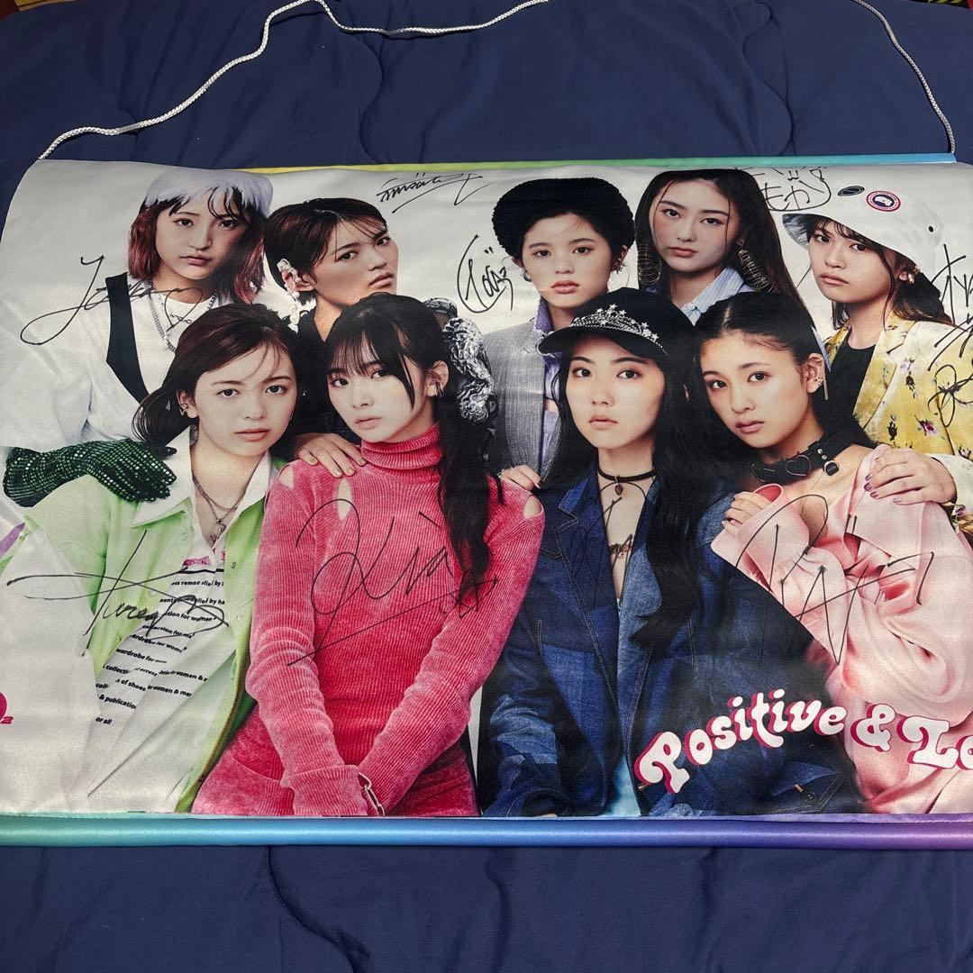 Girls² × NYLON JAPAN S賞 直筆サインスエードタペストリー