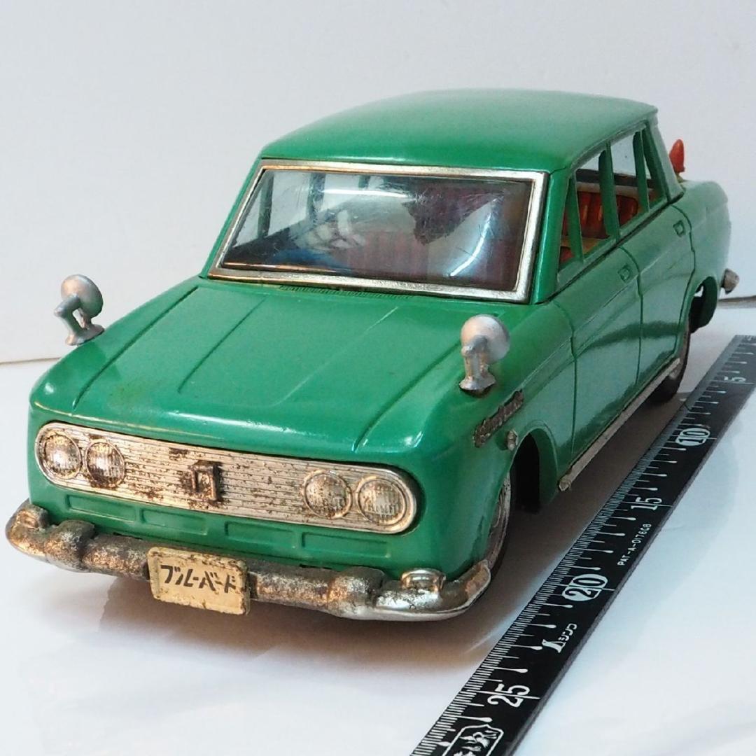 イチコー【ダットサン ブルーバード410ピニンファリーナ黄緑】ブリキ製ミニカー
