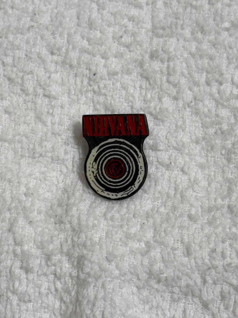 NIRVANA ピンバッジ