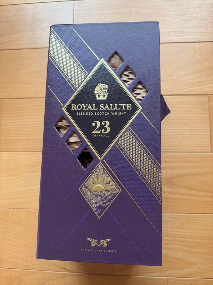 ウイスキー  SALUTE( BLENDED SCOTCH WHISKY)