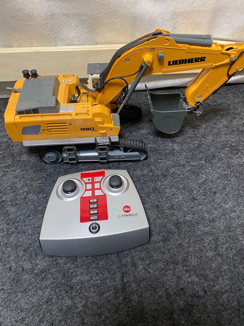 SIKU ジク 1/32スケール LIEBHERR R980 SME