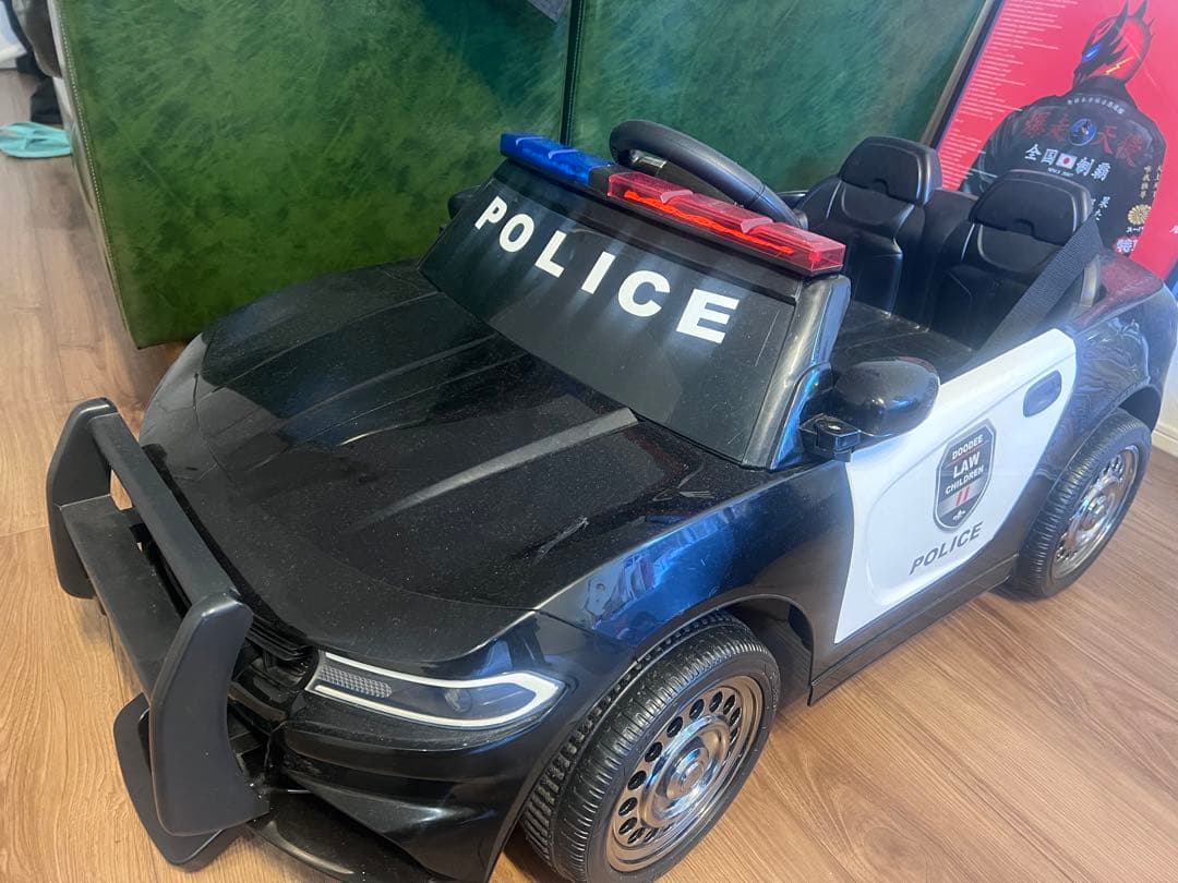 乗れるラジコン　ダッジのパトカー