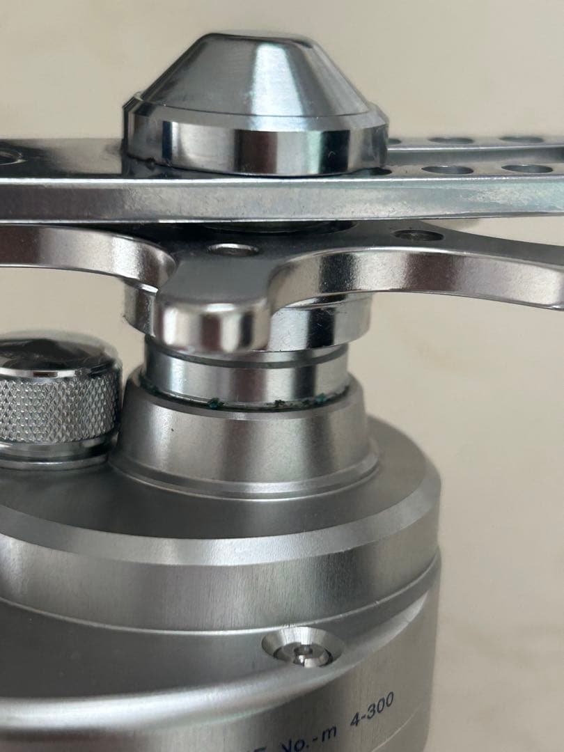 ダイワ　SALTIGA Daiwa Z-30ベイトリール　純正ハンドル付き