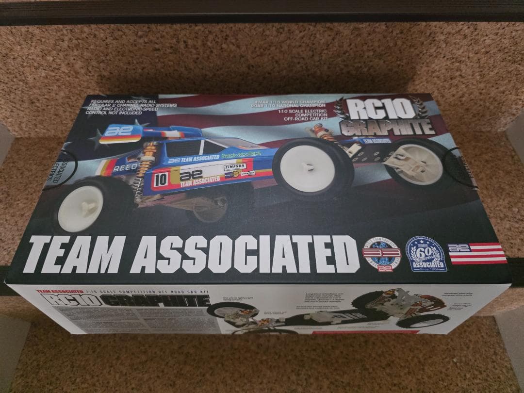 アソシエイテッド　1/10　RC10 Graphite kit