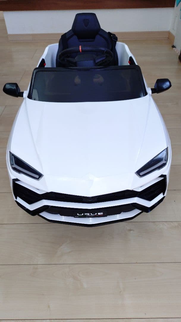 URUS ホワイト 電動乗用車 オープンカー　ランボルギーニ