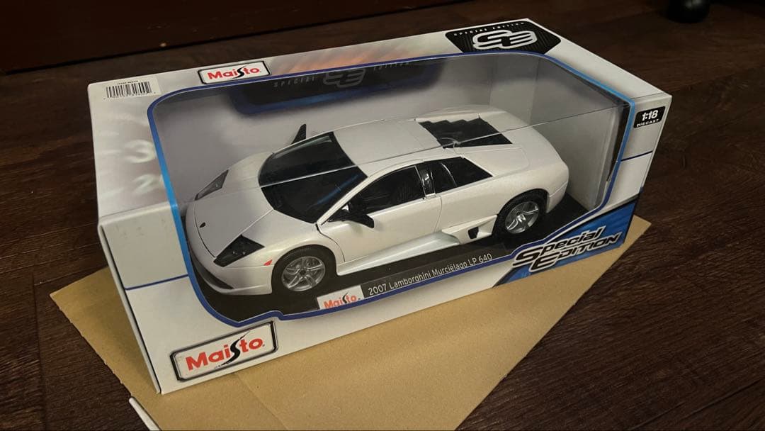 Maisto ランボルギーニ　ムルシェラゴ 1/18 ホワイト