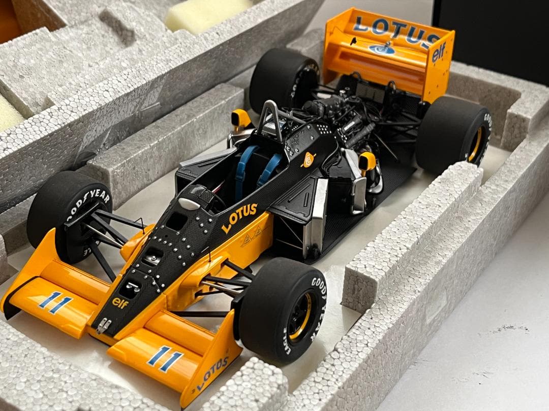 オートアート 1/18 ロータス 99T 中嶋悟 #11 箱付 88726 美品