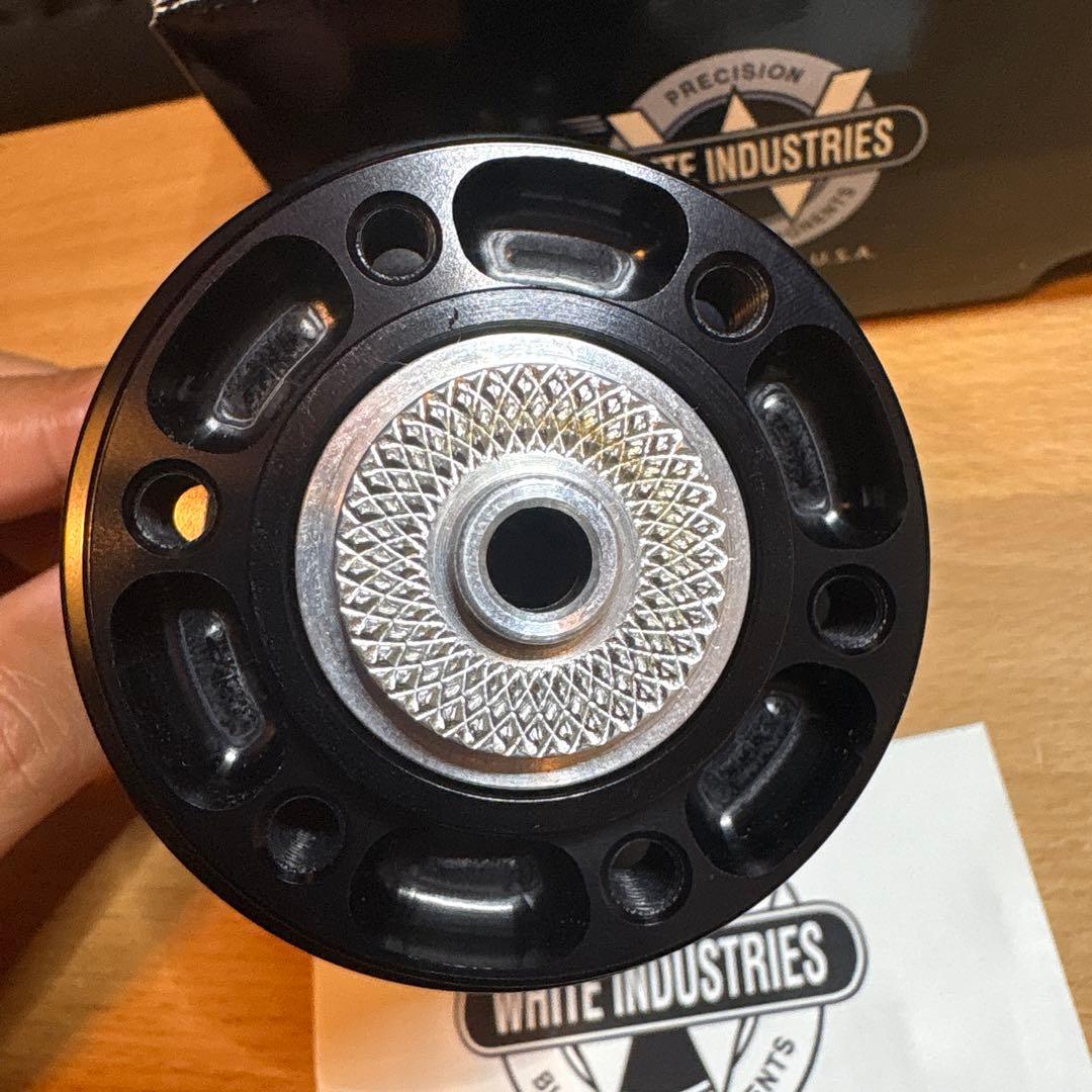 WHITE INDUSTRIES MI6 28hブラック フロントハブ