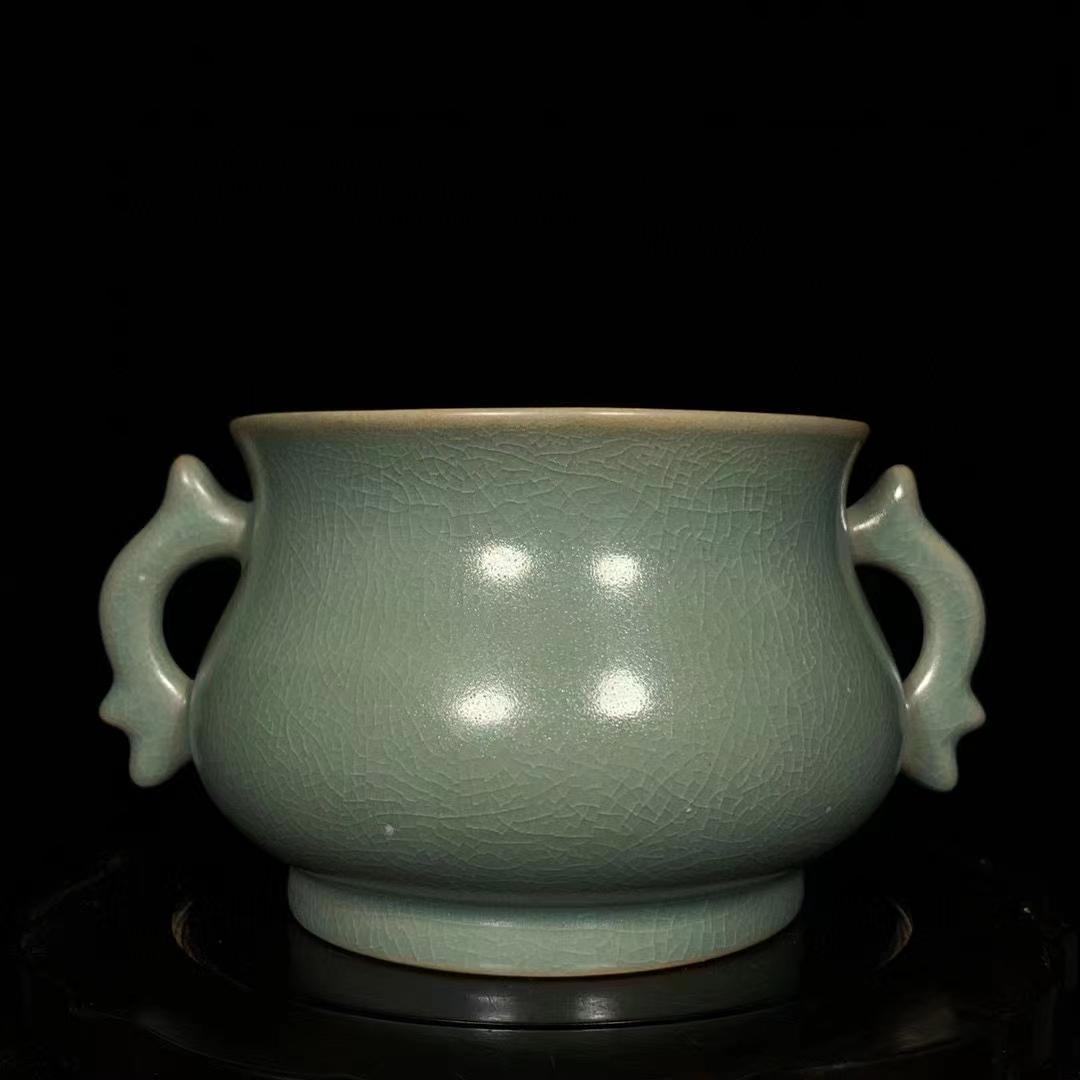 中国古美術・旧蔵の磁器・双龍耳香炉・8.5x16cm・置物・茶道具・書道・文房具