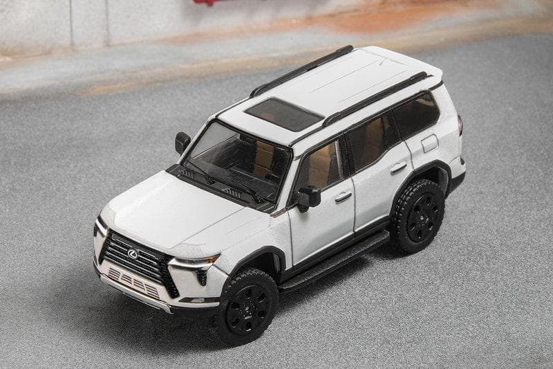 【新品】レクサス GX オーバートレイル＋ ホワイト 1/64 ミニカー