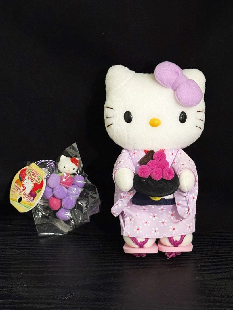 ご当地キティ　サンリオ　ハローキティ　着物ぬいぐるみ　ぶどう　月見　2点