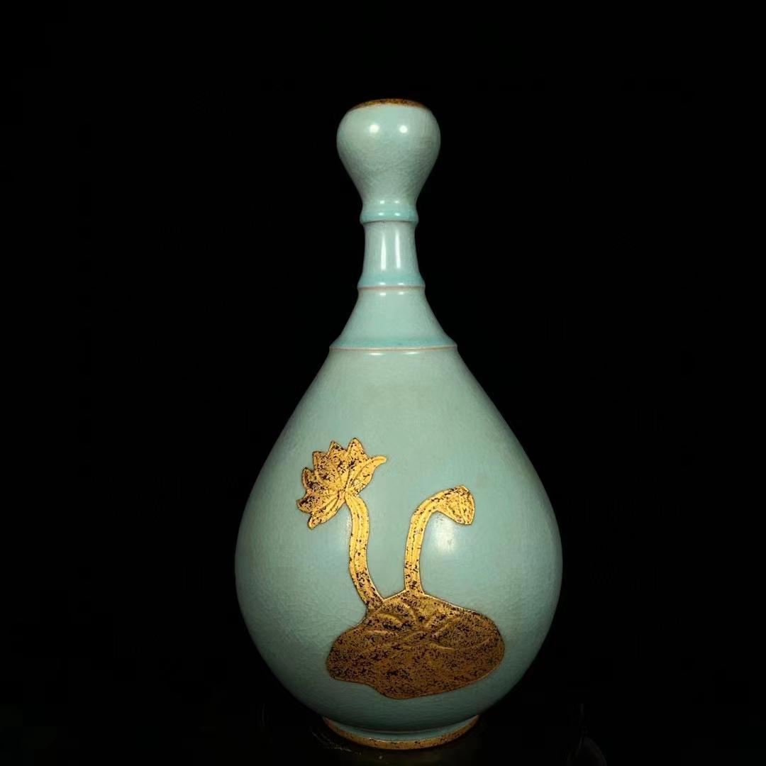 中国古美術・旧蔵の磁器・包金ニンニクの瓶・14x29cm・置物・書道・文房具