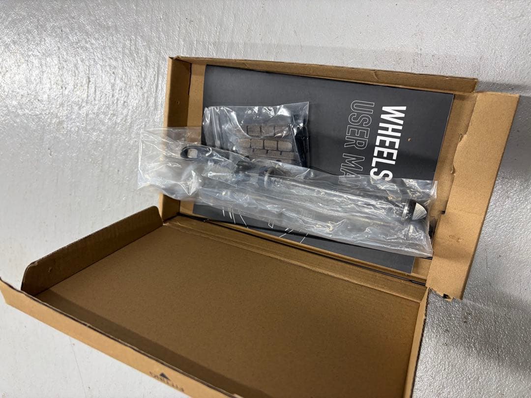 スーパーチーム カーボンクリンチャーホイール