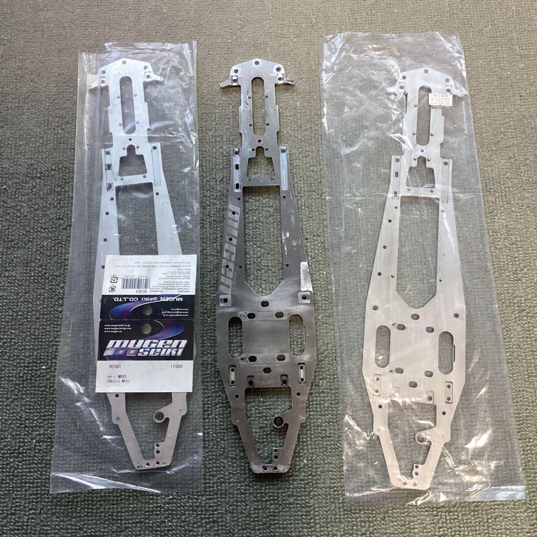 ムゲン　MRX5用のメインシャーシー3枚セット（ジャンク品）