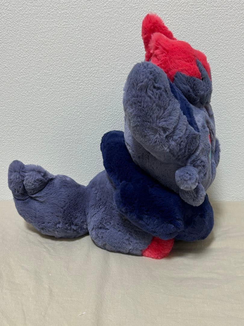 ポケモンセンター　ふわふわ抱きぬいぐるみ　ゾロア