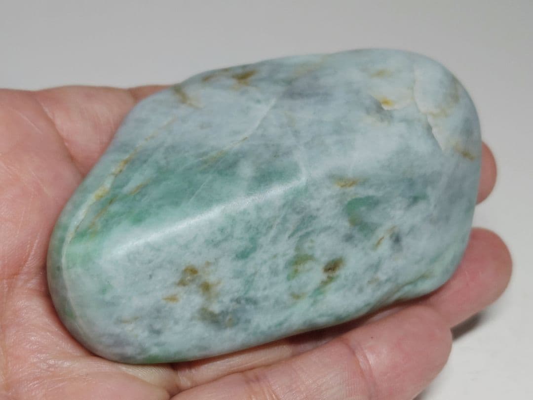 淡灰緑 212g 翡翠 ヒスイ 原石 鑑賞石 自然石 誕生石 鉱物 鉱石 水石