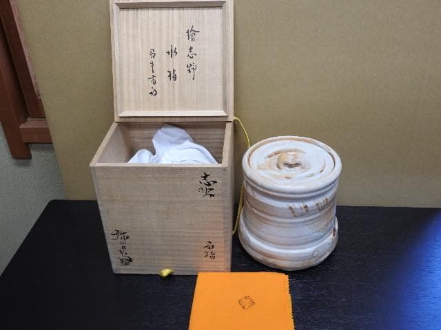 加藤弥右衛門　絵志野水指　尋牛斎箱書　共箱　MA１６６