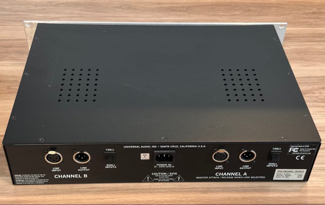 Universal Audio 2-1176 デュアル FET コンプレッサー
