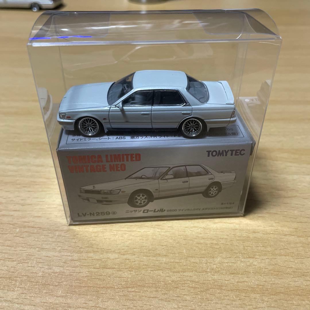 ローレル　トミカリミテッドヴィンテージ　ミニカー
