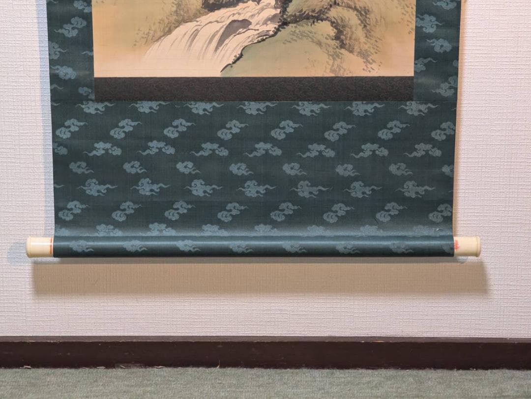 【真作】掛軸　山水高瀑図　文人趣あふれる墨彩山水画　余韻深き一幅　R114