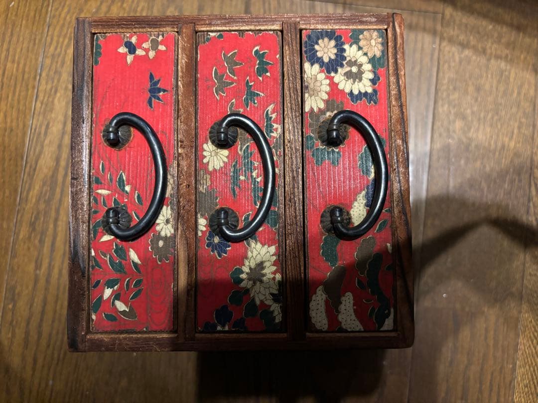 赤色花柄木製重箱