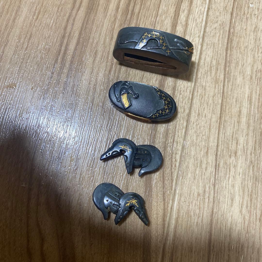 頭　縁　目貫