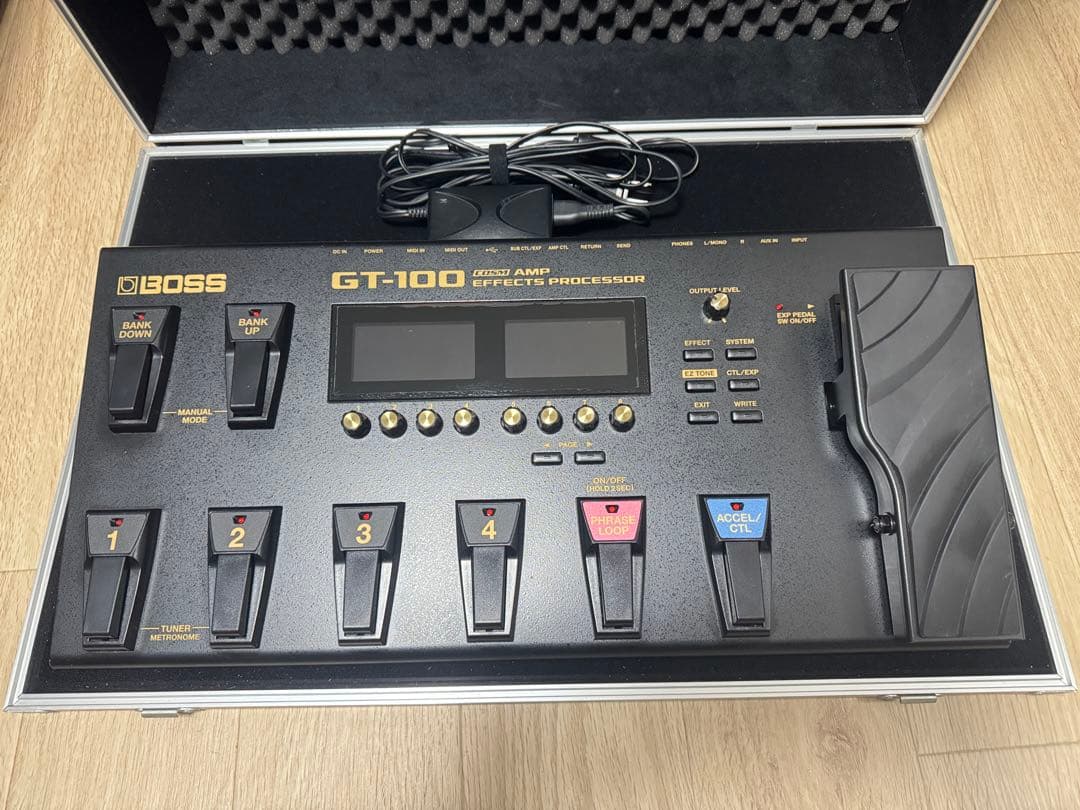 BOSS GT-100 マルチ エフェクター ハードケース付き