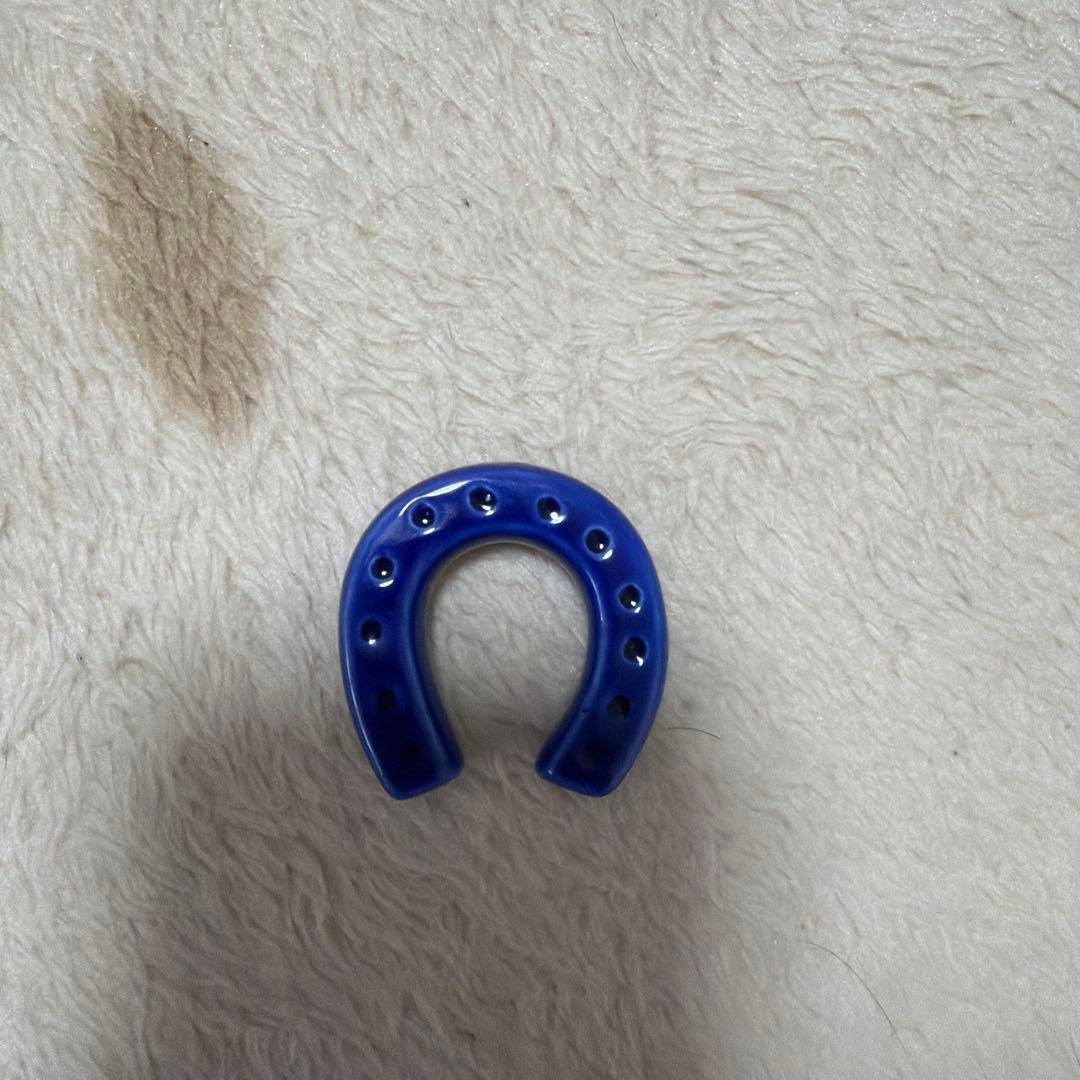 青