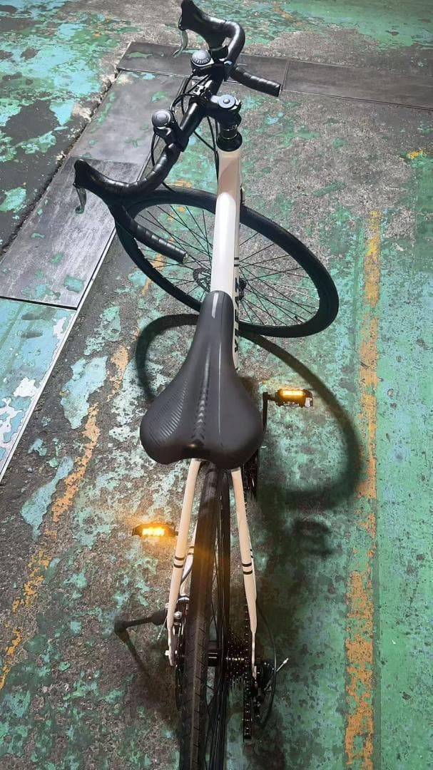 中古美品ロードバイク 自転車 初心者 21段変速　ホワイト