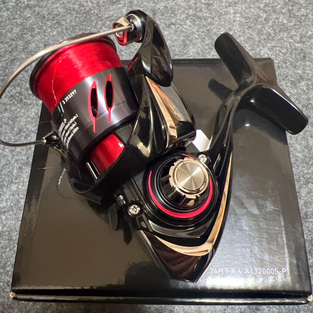 美品　ダイワ24 LT2000S-P スピニングリール