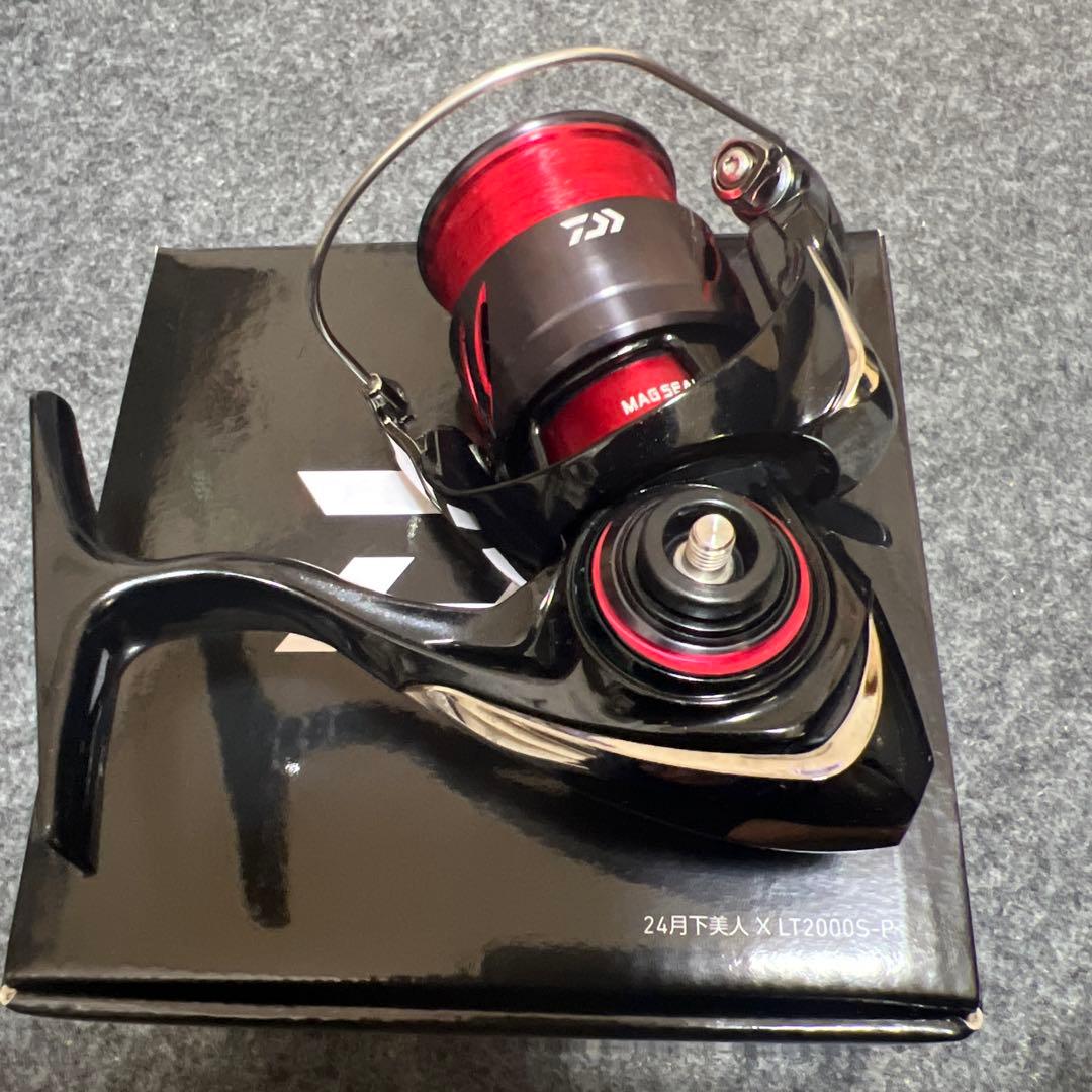美品　ダイワ24 LT2000S-P スピニングリール
