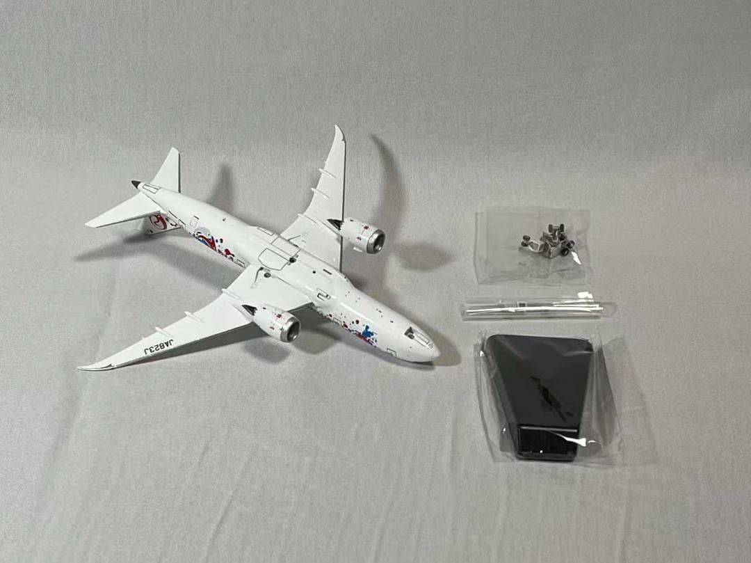 日本航空 JAL 1:400 Aviation B787-8 JA823J