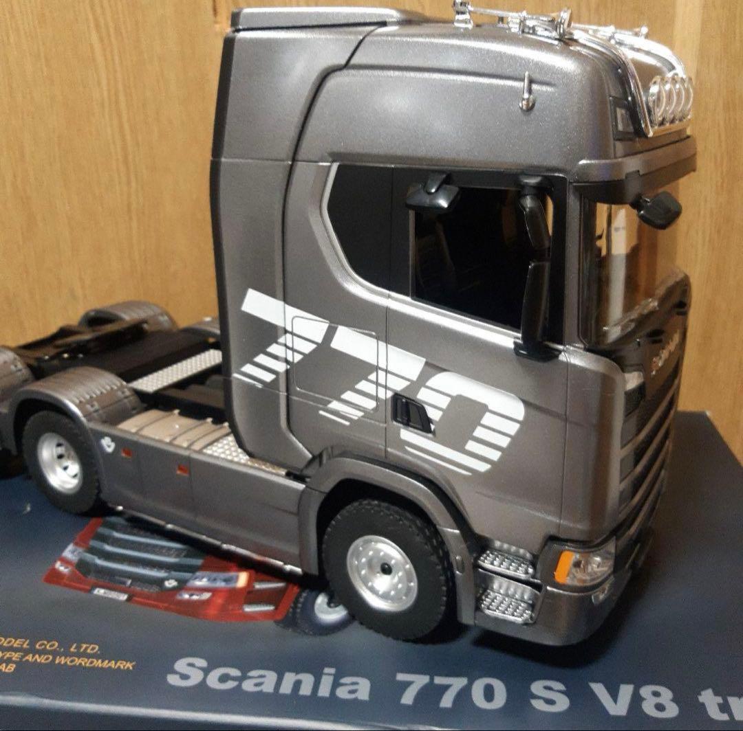 スカニア 770S V8 ヘッド本体＋トレーラーセット 1/18 グレー