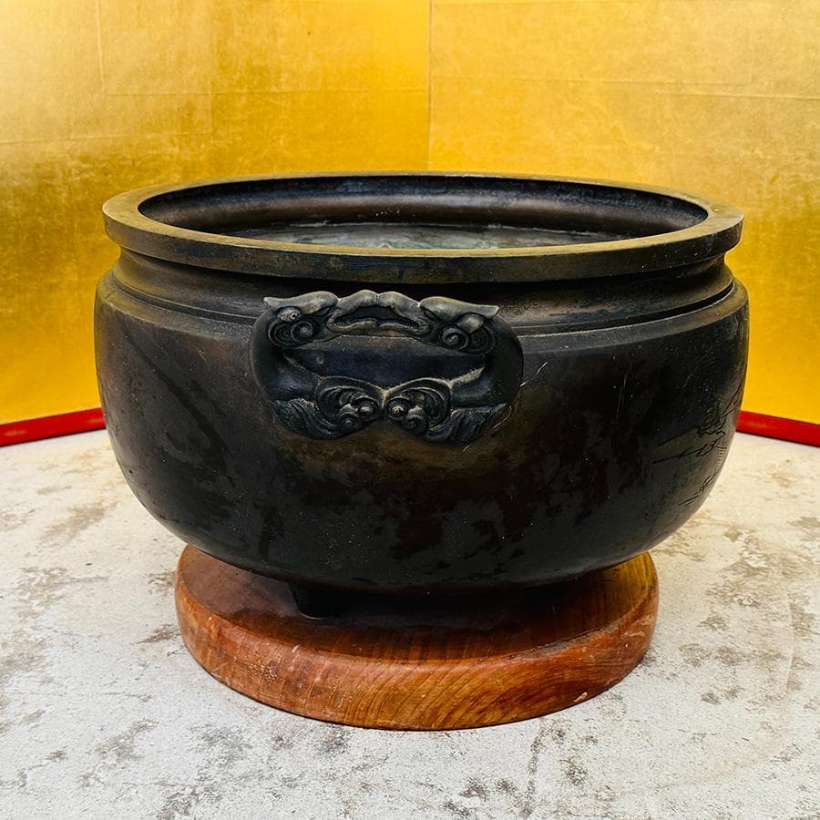 時代 古銅 大火鉢 月に山水 浜松模様 金象嵌 煎茶 瓶掛 木製台座 幅44cm