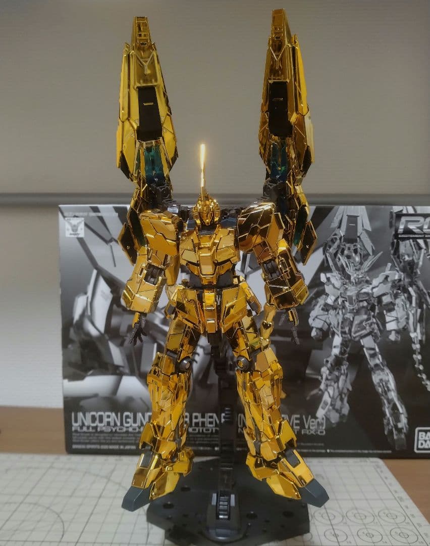 バンダイ RG ユニコーンガンダム3号機 フェネクス　部分塗装済完成品
